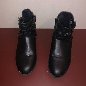 Shoepalooza!!! Kids mod black ankle boots [girls size 5]